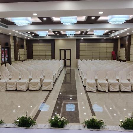 Sri Ram Hotel Tirunelveli Buitenkant foto