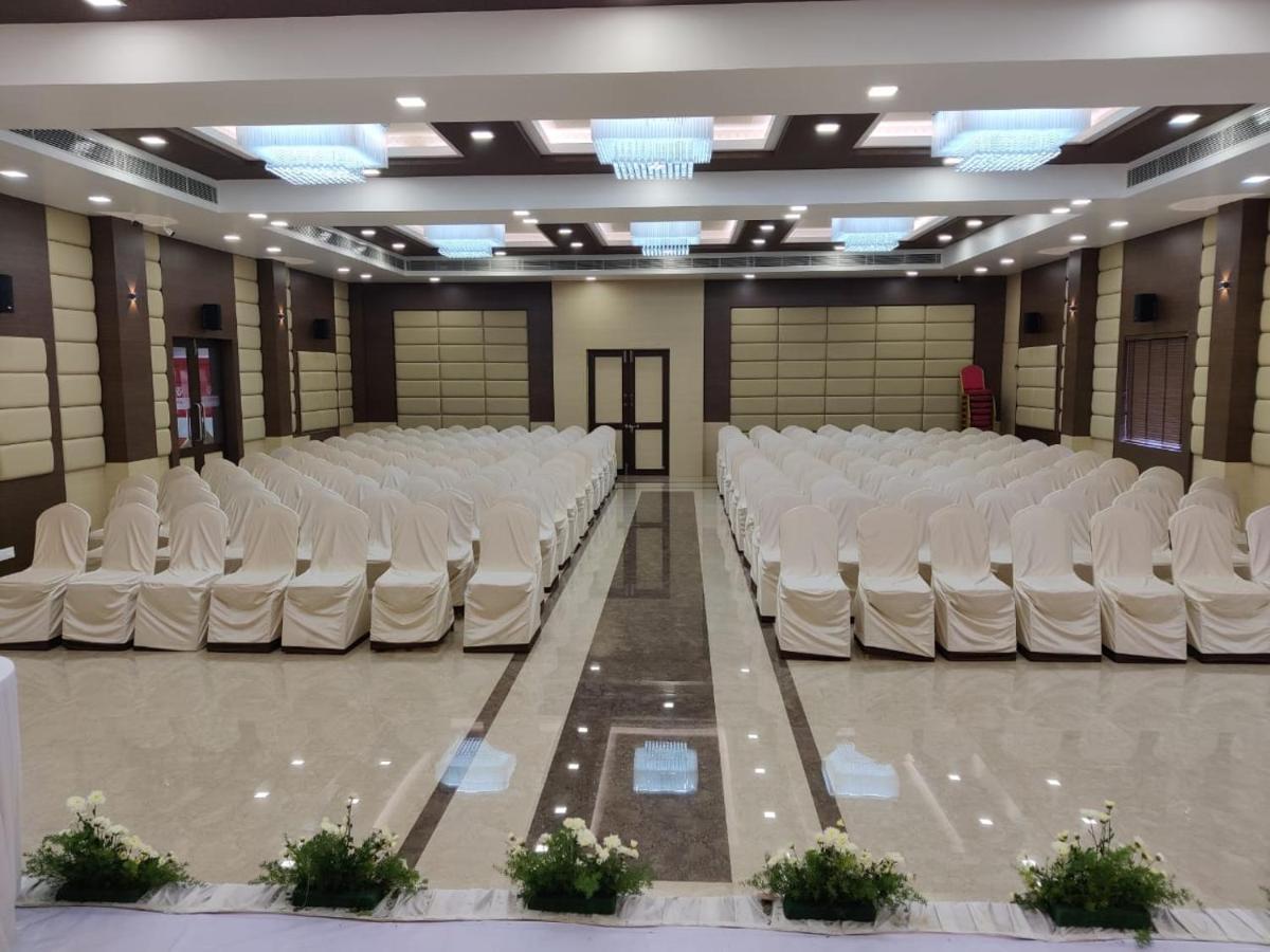 Sri Ram Hotel Tirunelveli Buitenkant foto