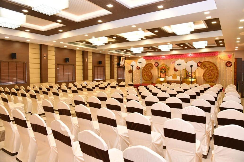 Sri Ram Hotel Tirunelveli Buitenkant foto