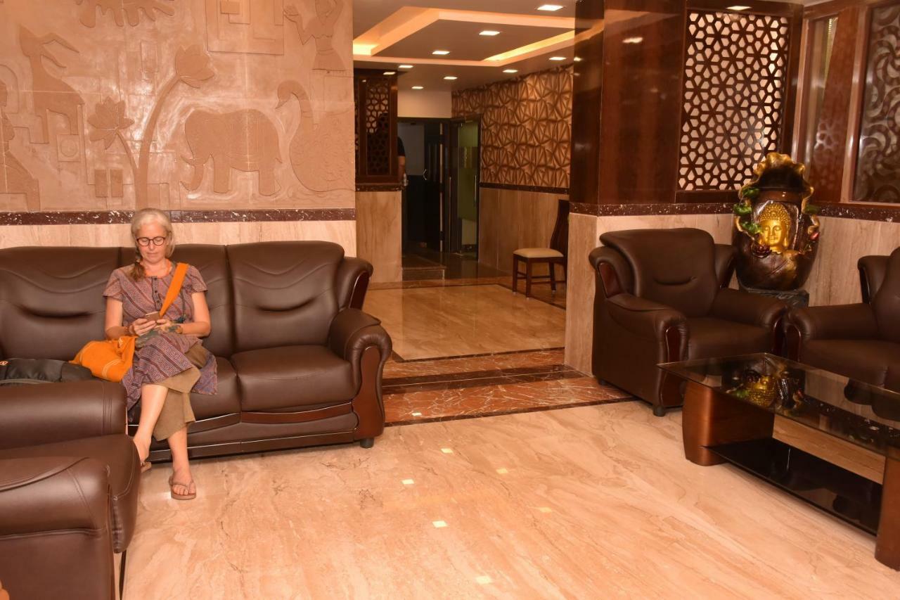 Sri Ram Hotel Tirunelveli Buitenkant foto