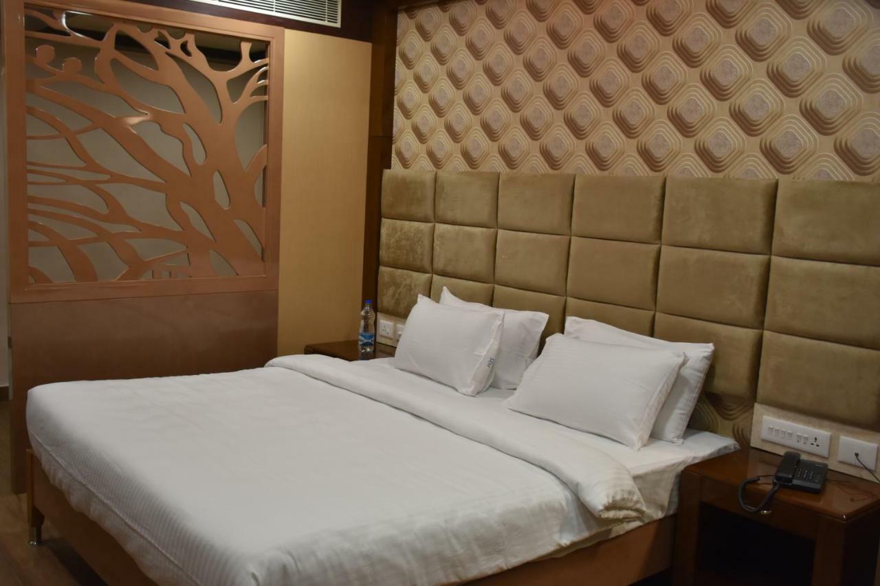 Sri Ram Hotel Tirunelveli Buitenkant foto