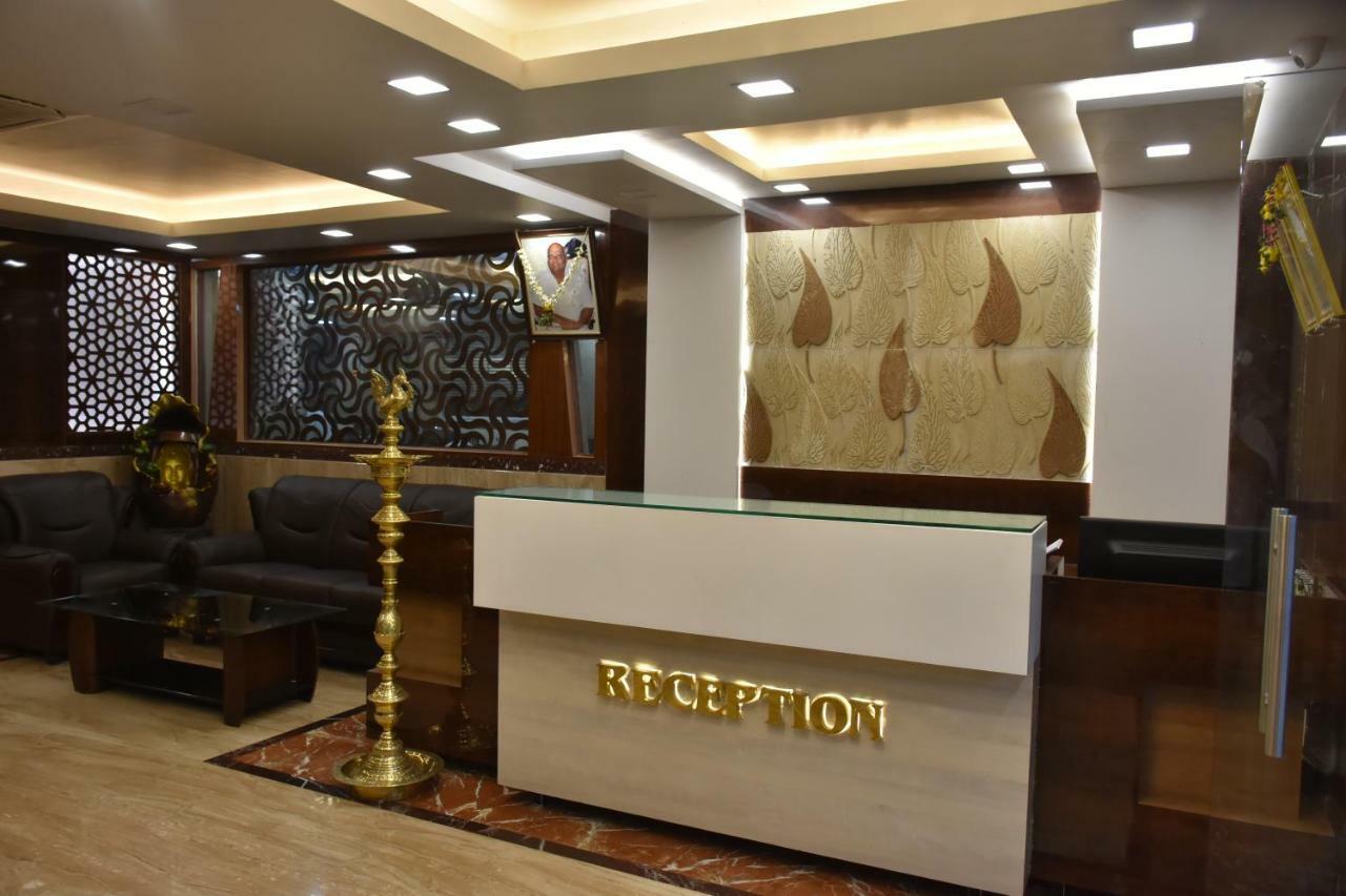 Sri Ram Hotel Tirunelveli Buitenkant foto